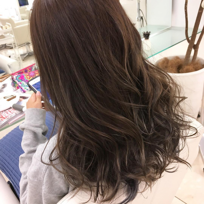 髪色が違う！表参道美容師が教える髪色の戻し方！｜BRiLLiANT